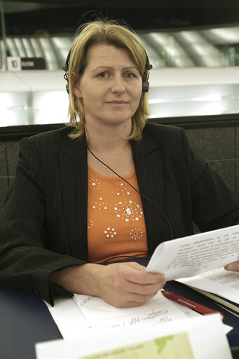 Foto 5: Karin SCHEELE in plenary session in Strasbourg.