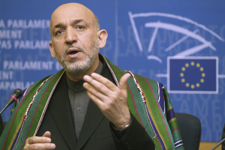 Fotografi 2: Press conference following the visit of the President of Afghanistan to the EP.