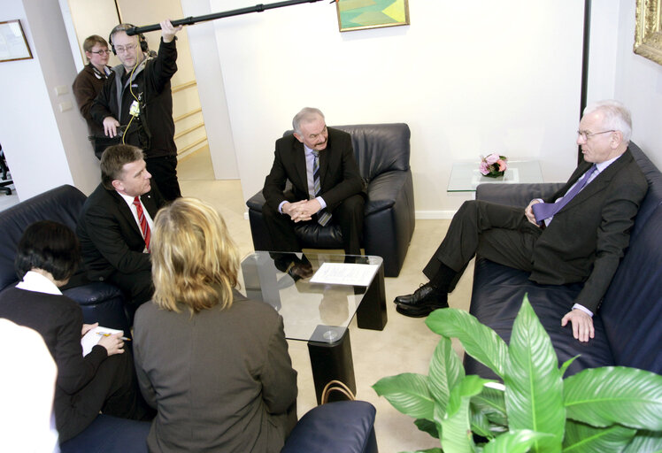 Снимка 4: EP President meets with the President of the Czech Senate.