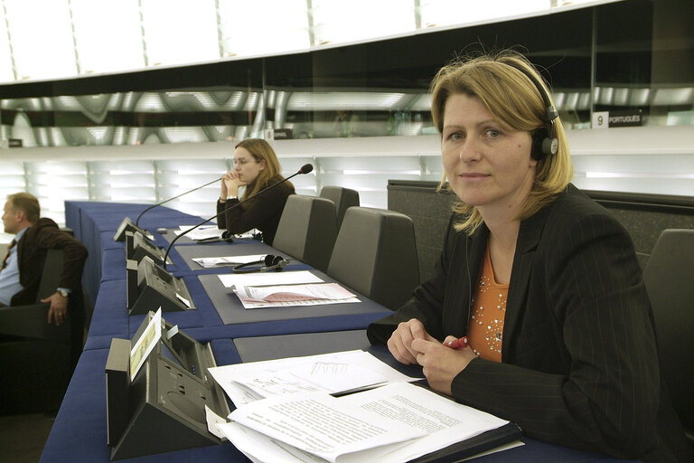 Foto 1: Karin SCHEELE in plenary session in Strasbourg.