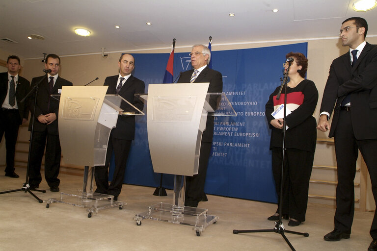 Nuotrauka 3: Press conference following the EP President's meeting with the President of Armenia.