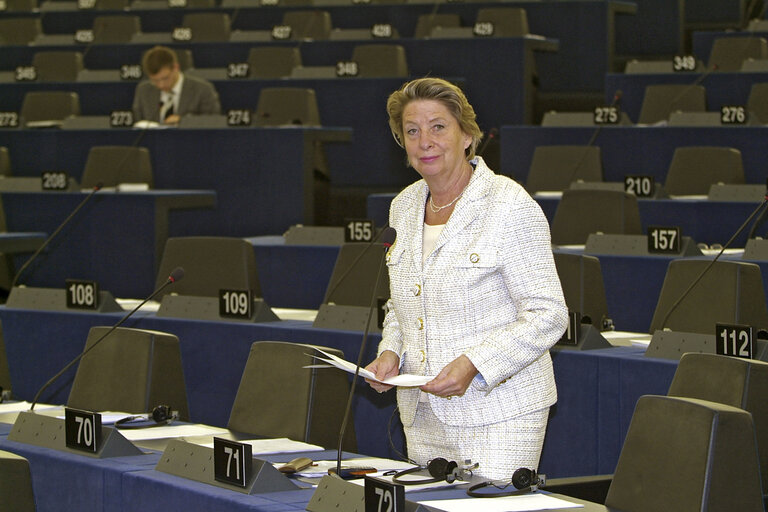 Fotografija 1: Ursula STENZEL in plenary session in Strasbourg.