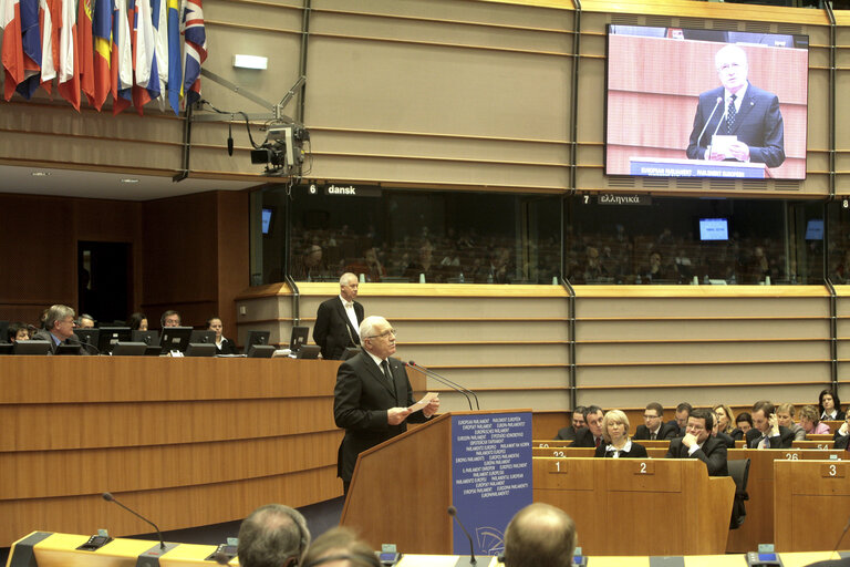 Valokuva 11: Formal sitting with a statement by the President of the Czech Republic.