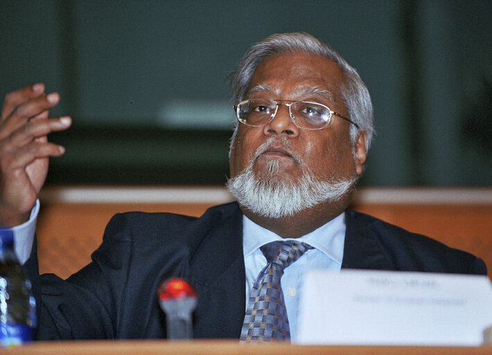 Photo 13: MEP in a meeting at the EP in Brussels