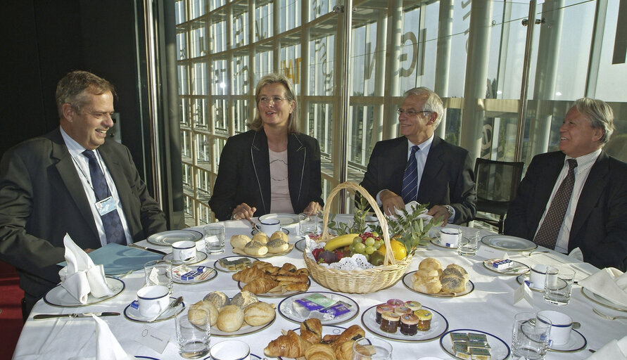 Fotografie 2: EP President meets with the Minister for Foreign Affairs of Austria.