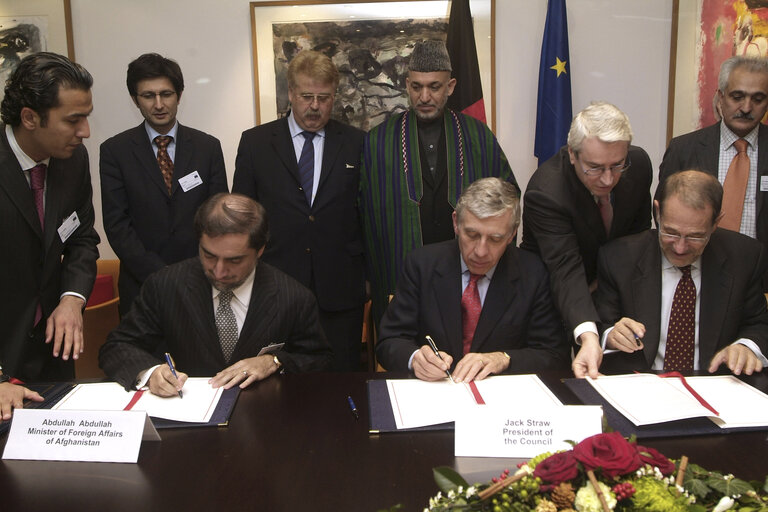 Photo 8 : Visit of the President of Afghanistan to the EP for the signature of a joint EU-Afghan declaration.