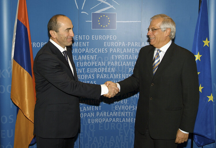 Foto 2: EP President meets with the President of Armenia.