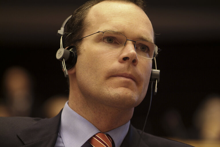 Fotó 10: Simon COVENEY in a meeting at the EP in Brussels.