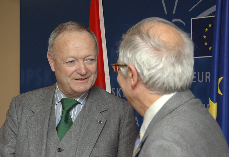 Снимка 6: EP President meets with the President of the Parliament of Austria.