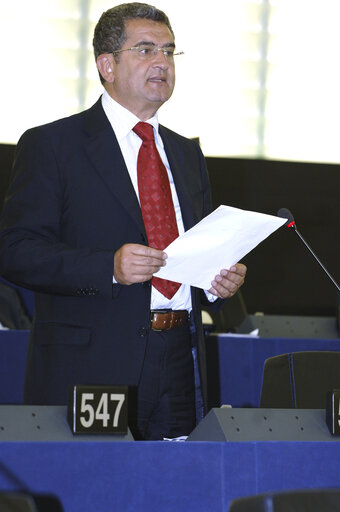 Valokuva 5: MEP Vincenzo LAVARRA speaks in plenary session in Strasbourg