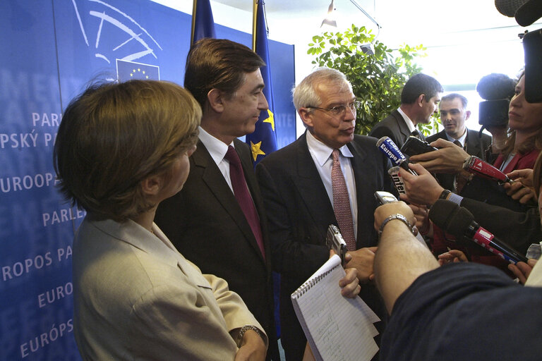 EP President meets with the French Minister for Foreign Affairs and with the Minister for European Affairs.