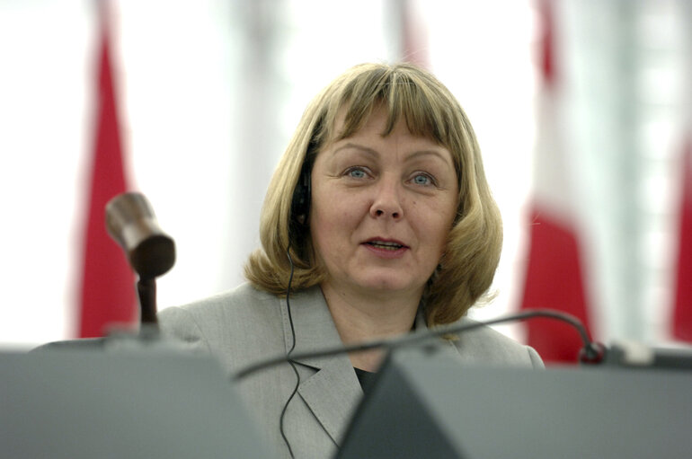 Zdjęcie 4: EP Vice-President Sylvia-Yvonne KAUFMANN presides over a plenary session in Strasbourg