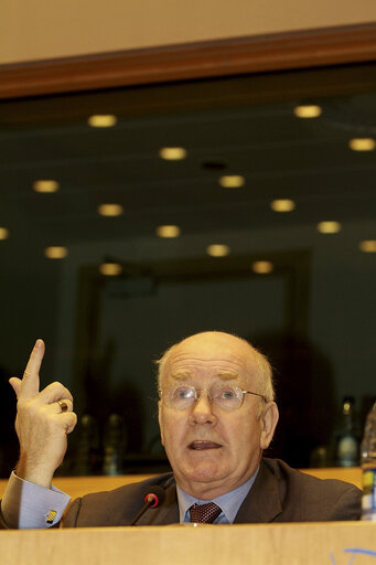 Fotografija 1: UK Secretary of State for Defence in a meeting at the EP in Brussels.