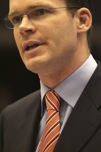 Fotó 7: Simon COVENEY in a meeting at the EP in Brussels.