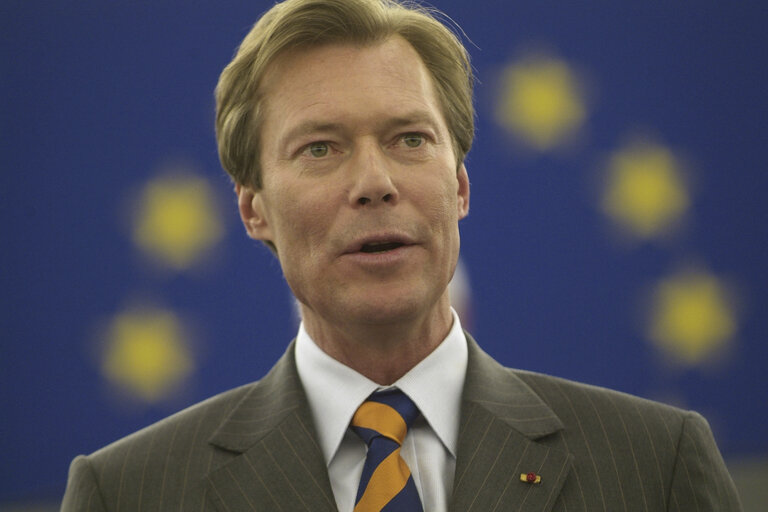 Foto 19: The Grand Duke of Luxembourg addressed the plenary session of the EP in Strasbourg.