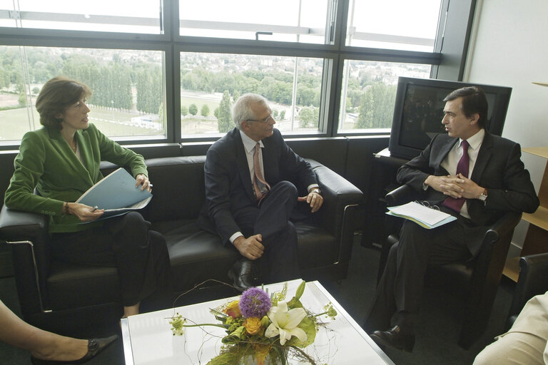 Zdjęcie 1: EP President meets with the French Minister for Foreign Affairs and with the Minister for European Affairs.