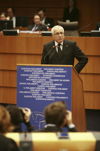 Valokuva 9: Formal sitting with a statement by the President of the Czech Republic.