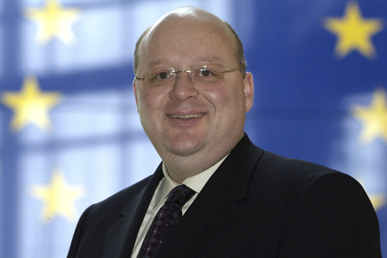 Снимка 2: Portrait of MEP Alexander RADWAN in Strasbourg