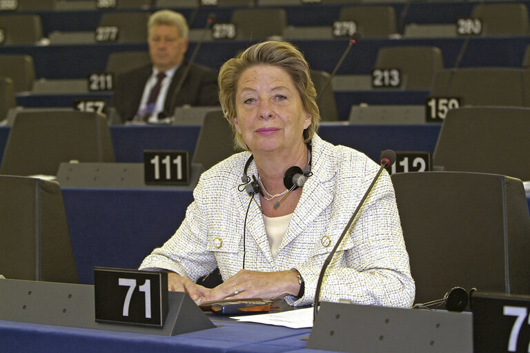 Fotografija 2: Ursula STENZEL in plenary session in Strasbourg.