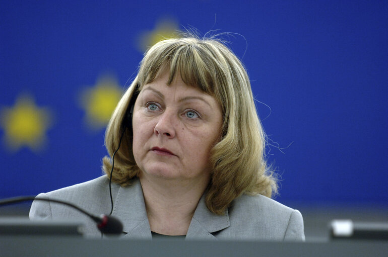 Zdjęcie 6: EP Vice-President Sylvia-Yvonne KAUFMANN presides over a plenary session in Strasbourg