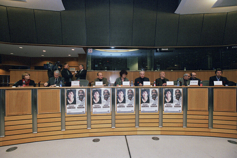 Φωτογραφία 16: European support for the kidnapped journalists Florence AUBENAS and Hussein HANOUN AL-SAADI.