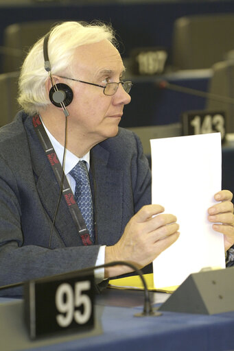 Nuotrauka 3: Paolo COSTA in a meeting at the EP in Brussels.