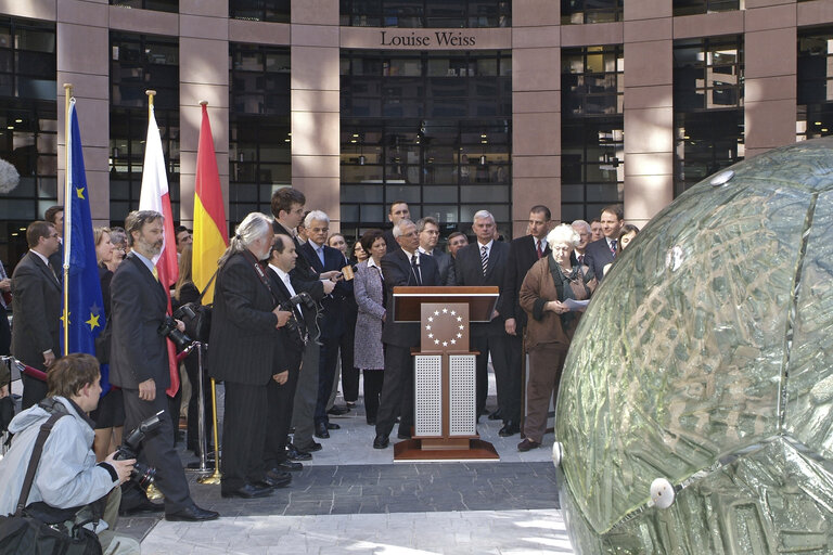 Fotografi 31: Inauguration of a statue from the town of Wroclaw.