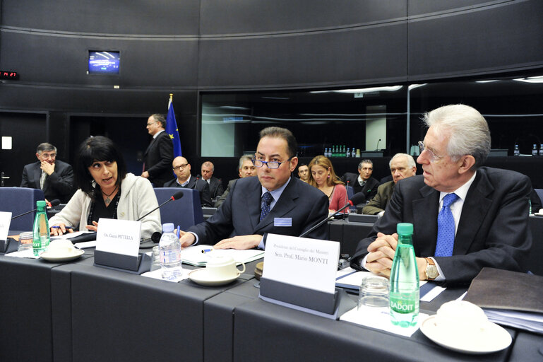Fotografie 2: Meeting between Italian delegation and Mario MONTI