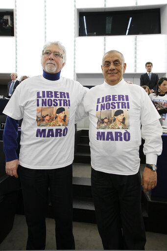 Fotografia 1: Italian EPP MEP's wearing T-shirt and asking for freedom for Italian soldiers