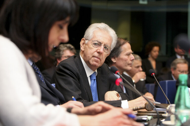 Fotografie 12: Meeting between Italian delegation and Mario MONTI