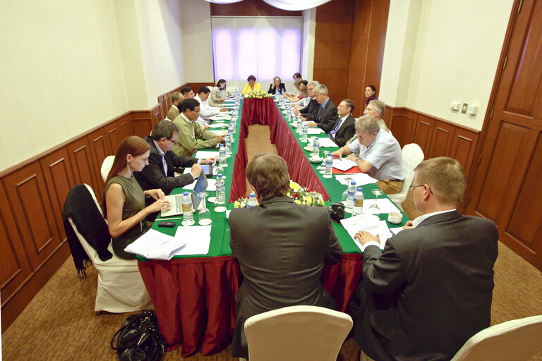 MEETING  OF THE MEMBERS FROM THE EUROPEAN PARLIAMENT WITH THE POLITICAL PARTIES FROM MYANAMAR  Aspect of the meeting between Members of European Parliament and political parties in Myanmar.