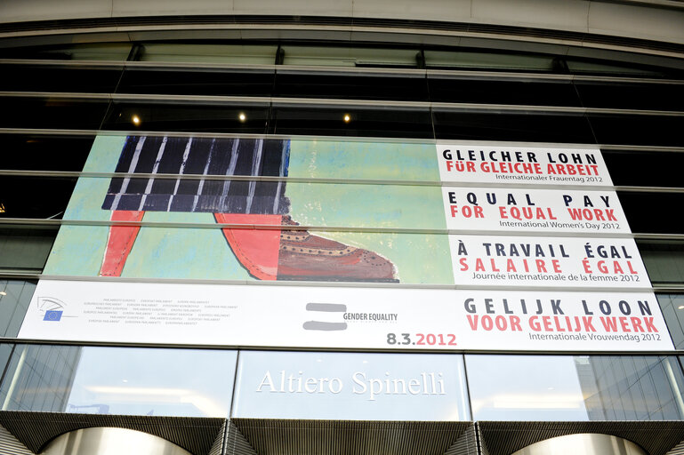 Display 'Equal Pay For Work of Equal Value' on the ASP building