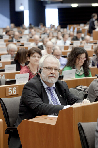 Photo 2 : EU Multiannual Financial Framework and Own Resources EU Budget beyond 2013 which expenditure and which resources