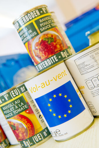 Fotografija 12: Food Bank - Distribution of food parcels