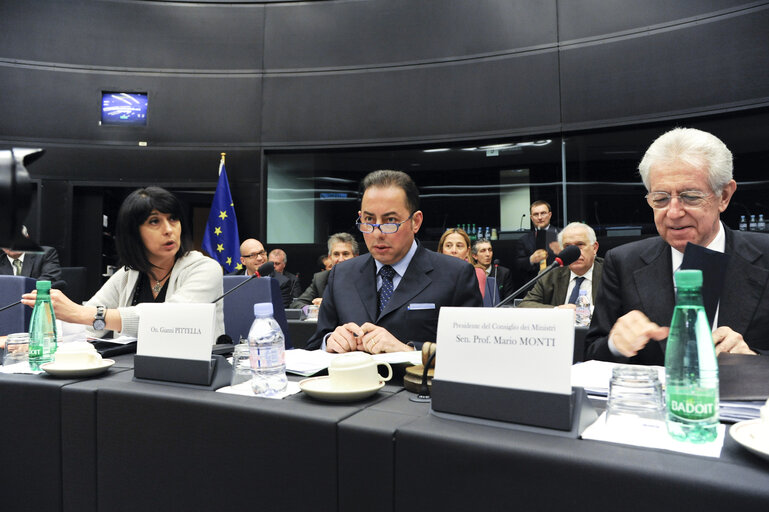 Fotografie 9: Meeting between Italian delegation and Mario MONTI