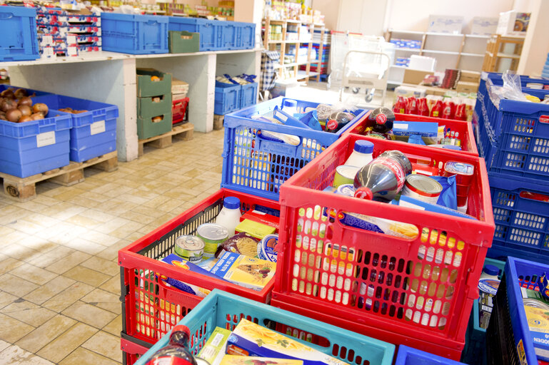 Fotografia 17: Food Bank - Distribution of food parcels