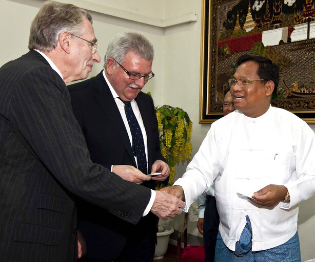 Fotografi 31: Nay Pyi Taw- Myanmar, 27 February 2012.   VISIT OF MEMBERS OF THE EUROPEAN PARLIAMENT TO MINISTER OF COMMERCE  Mr. Wolf KLINZ