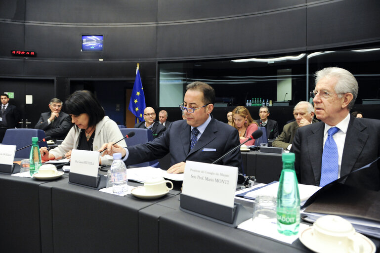 Fotografie 10: Meeting between Italian delegation and Mario MONTI