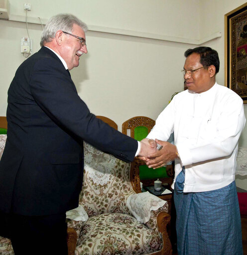 Fotografi 32: Nay Pyi Taw- Myanmar, 27 February 2012.   VISIT OF MEMBERS OF THE EUROPEAN PARLIAMENT TO MINISTER OF COMMERCE