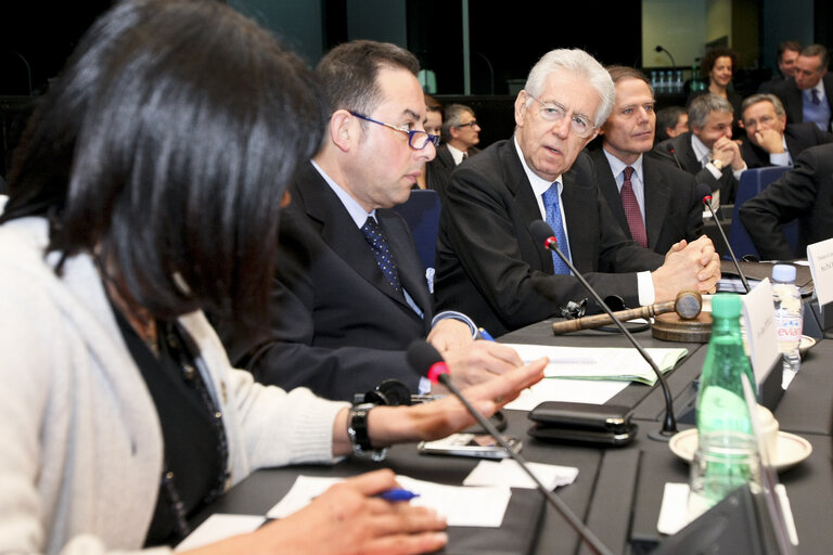 Fotografie 13: Meeting between Italian delegation and Mario MONTI