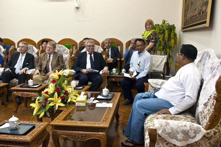 Fotografi 30: Nay Pyi Taw- Myanmar, 27 February 2012,   VISIT OF MEMBERS OF THE EUROPEAN PARLIAMENT TO MINISTER OF COMMERCE.  Meeting of the members of the European Parliament with the Minister of Commerce from  Myanamar U Win Myint