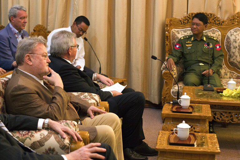 Fotografi 16: Members of the European Parliament visit the Defense Ministry and meet Defense minister of Myanmar