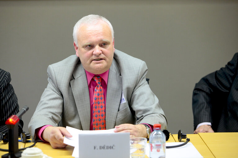 Снимка 15: Czech delegation of the Mandate and Immunity Committee of the Czech Parliament meets with members of JURI Commitee. The Chairman of the Czech Mandate and Immunity Commitee.