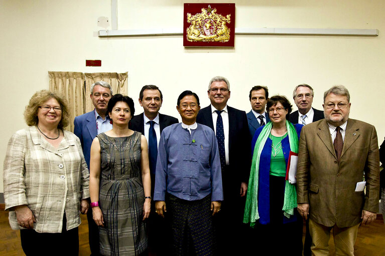 Fotografi 35: Nay Pyi Taw- Myanmar, 27 February 2012.   VISIT OF MEMBERS OF THE EUROPEAN PARLIAMENT TO MINISTER OF RAILWAYS, U AUNG MIN.