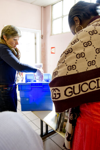 Fotografija 25: Food Bank - Distribution of food parcels