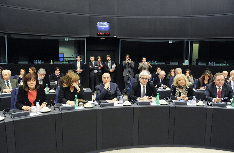 Fotografie 6: Meeting between Italian delegation and Mario MONTI
