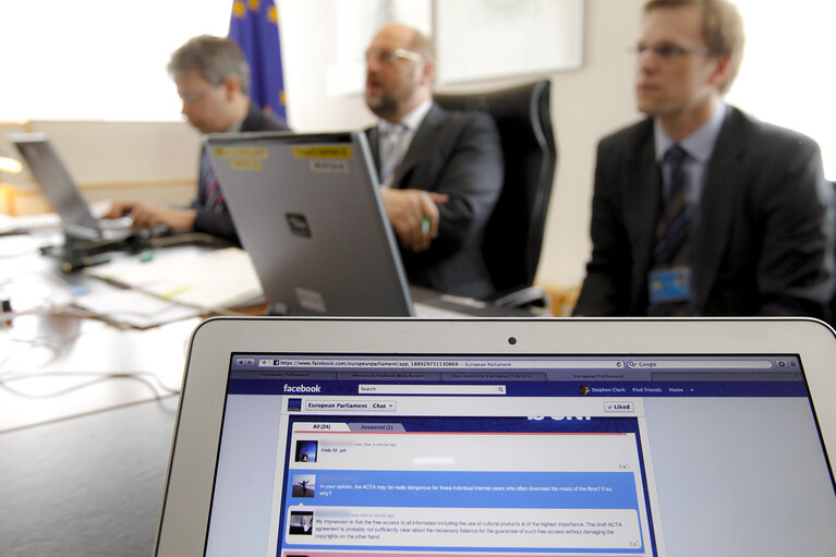 Fotografija 5: EP President's Facebook chat on the subject of ACTA