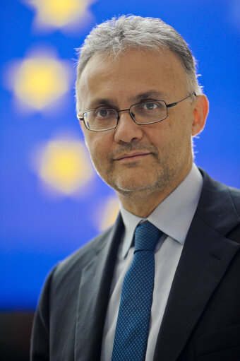 Photo 2 : Portrait of MEP Mario MAURO