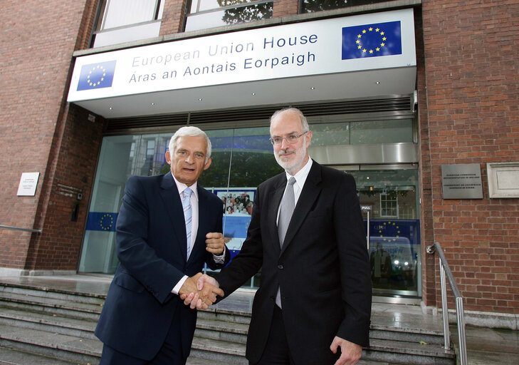 Fotografija 15: EP President on a visit to Ireland, meets with the Head of the Parliament Information Office.