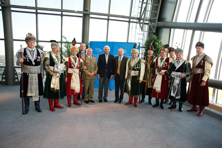 Photo 6 : EP President meets with a delegation of Polish Brotherhood of Marksmen.